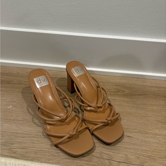 Dolce Vita Knot Block Heels - Picture 1 of 4